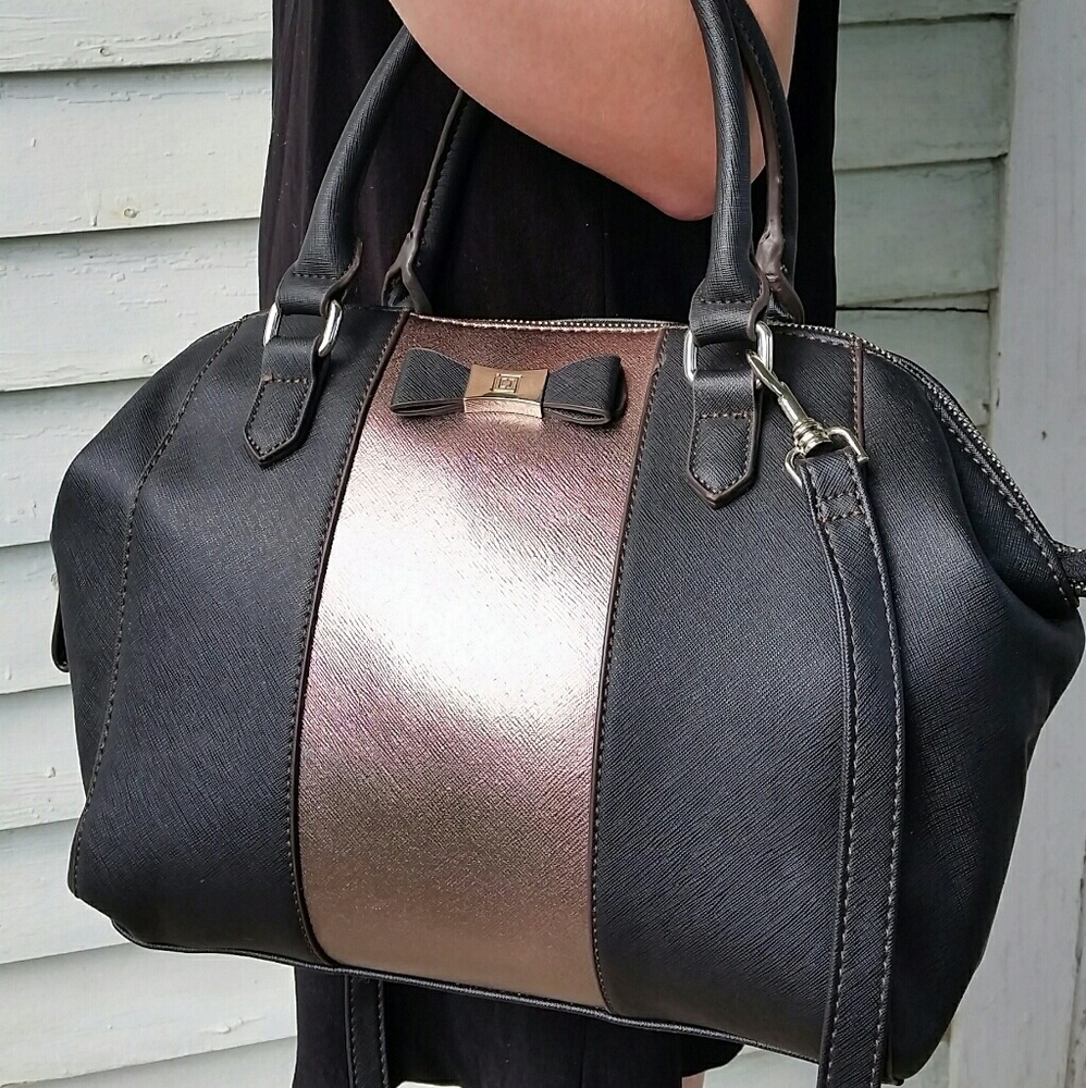 LIZ CLAIBORNE LUXURY COLLECTION BOW HANDBAG EGPC
